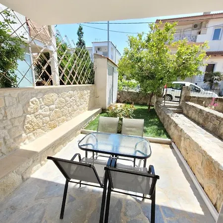 Anris & Dianas Dom - In A Quiet Part Of The Center شقة