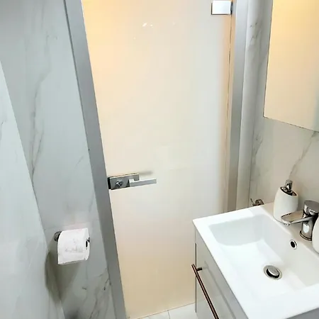 Anris & Dianas Dom - In A Quiet Part Of The Center *