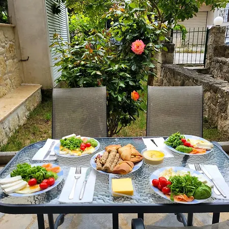 Anris & Dianas Dom - In A Quiet Part Of The Center Kallithea (Chalkidiki)