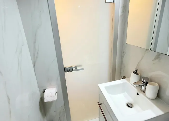 Anris & Dianas Dom - In A Quiet Part Of The Center *