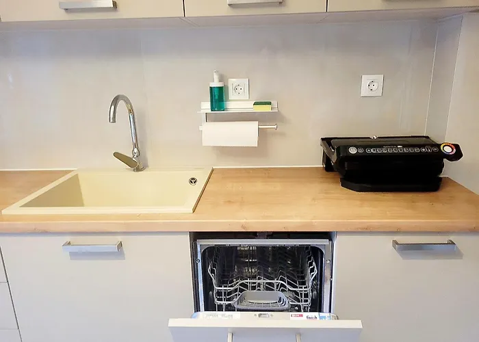 Anris & Dianas Dom - In A Quiet Part Of The Center Kallithea (Chalkidiki)